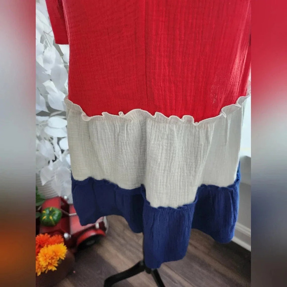 Vibrant Tricolor Sleeveless Blouse with Bow Straps - Picture 3 of 8